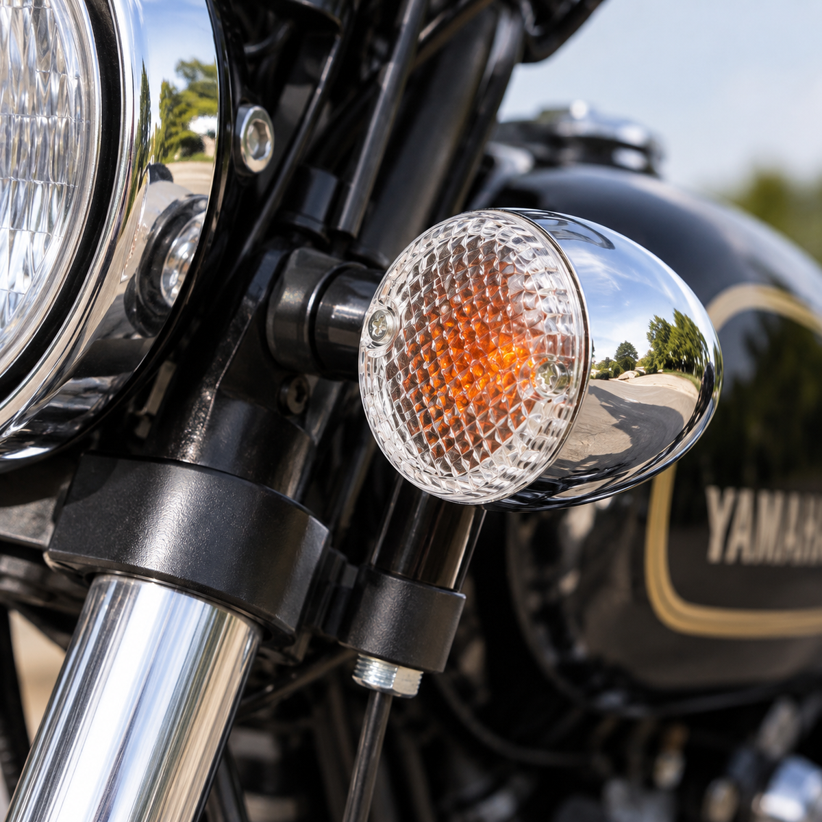Compact pointed indicator lamps with threaded stems