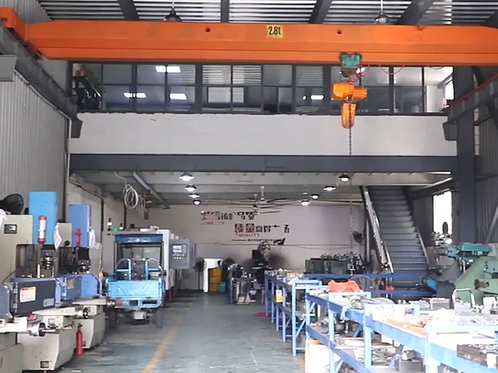 Industrial workshop overhead crane