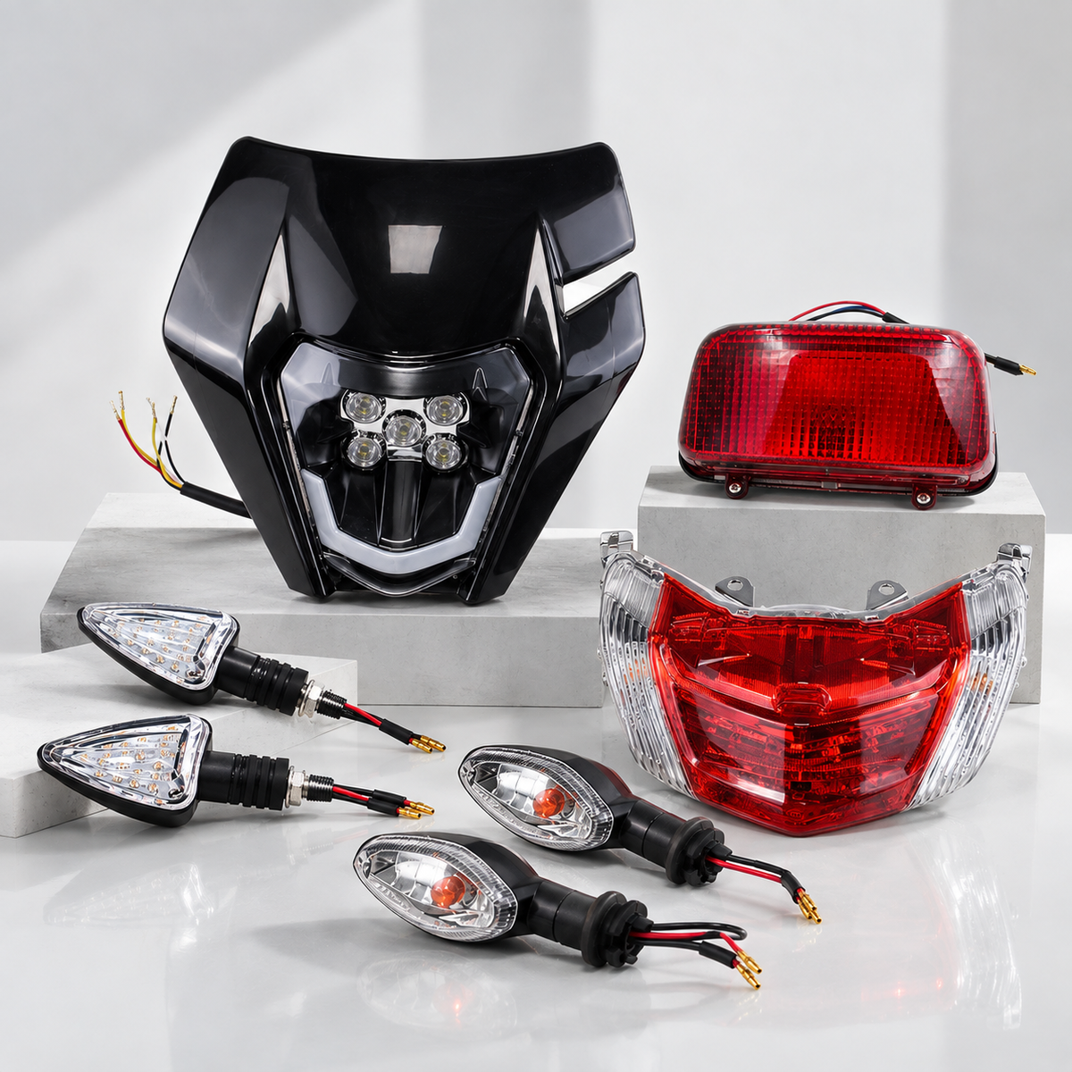Street motorcycle front lighting assembly