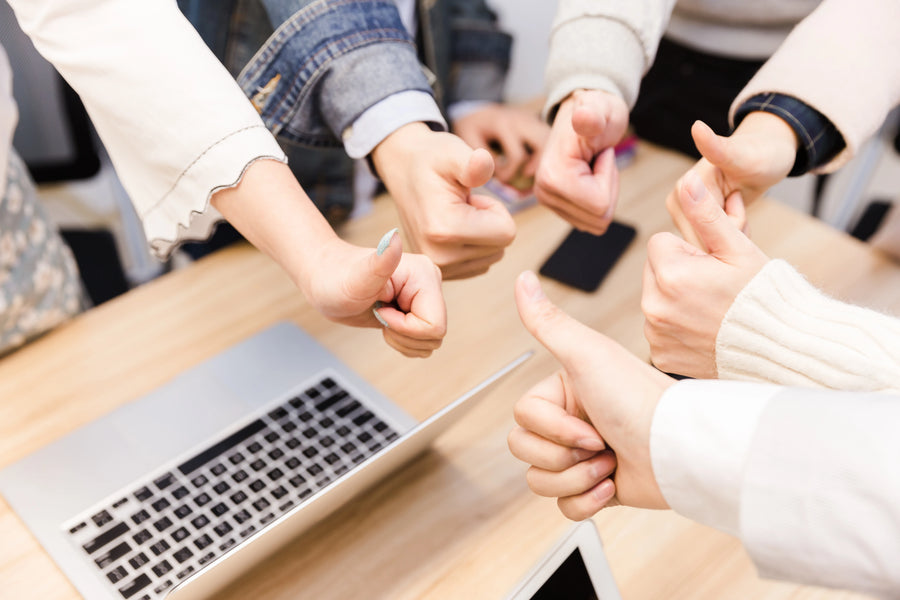 SENBEDER customer support team thumbs up
