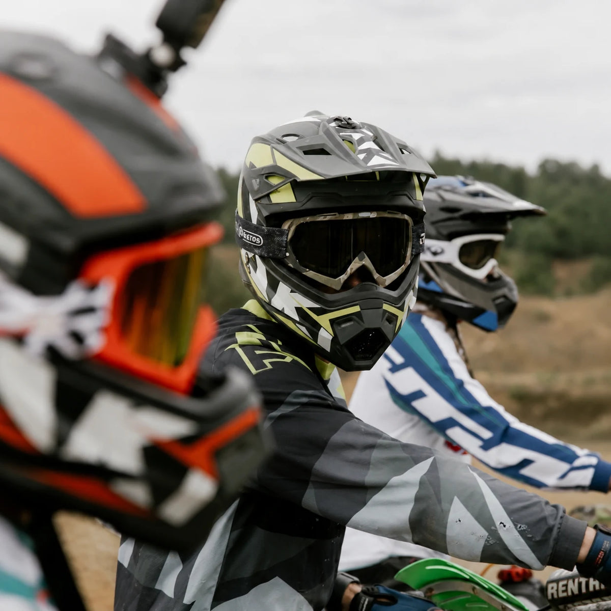 SENBEDER off-road helmet close-up